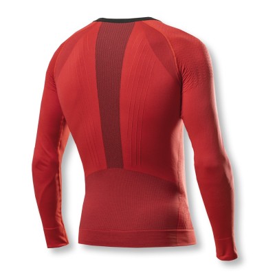 Fit Long-Sleeved Base Layer 4.0 keeps bodily temperature constant even on coldest days