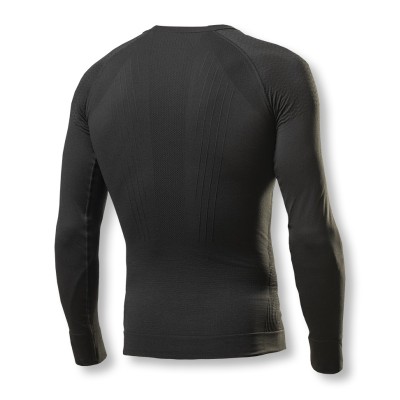 Fit Long-Sleeved Base Layer 4.0 keeps bodily temperature constant even on coldest days