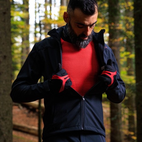 Fit Long-Sleeved Base Layer 4.0 keeps bodily temperature constant even on coldest days