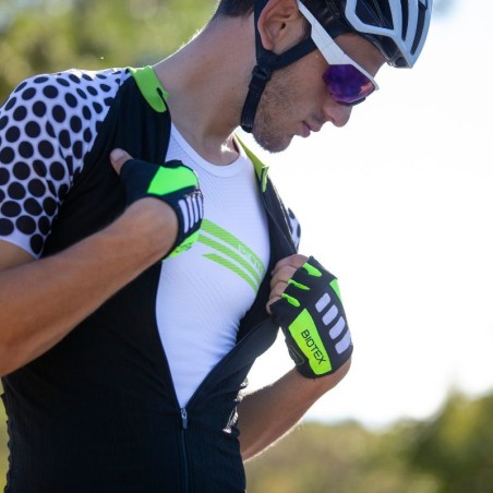 Short-Fingered Mesh Race Gloves, ideal for cycling