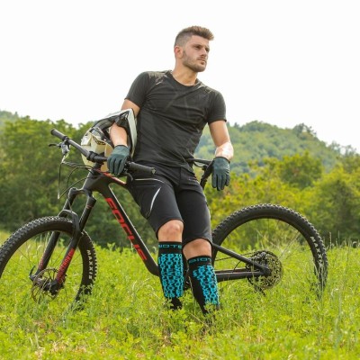 Socks with shinbone protectors for motorbike and MTB