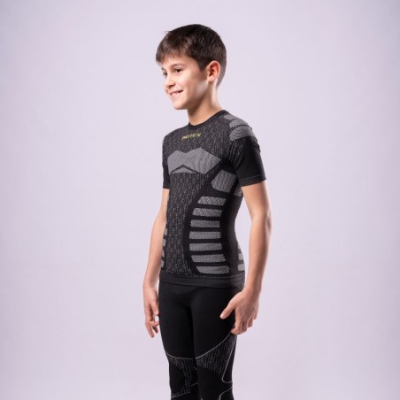 Junior Seamless T-Shirt keeps dry and energetic