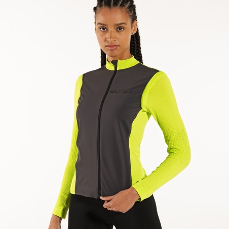 Woman WIN Windproof Jacket with removable sleeves