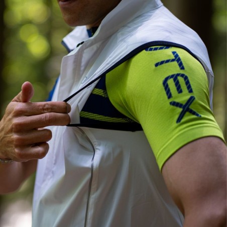 ULTRA Short-Sleeved Jersey wiht zip and rear pockets