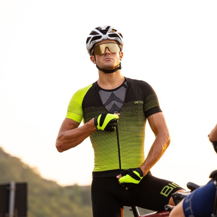 RIBBED Ultra Jersey Short Sleeve with zip and rear pockets