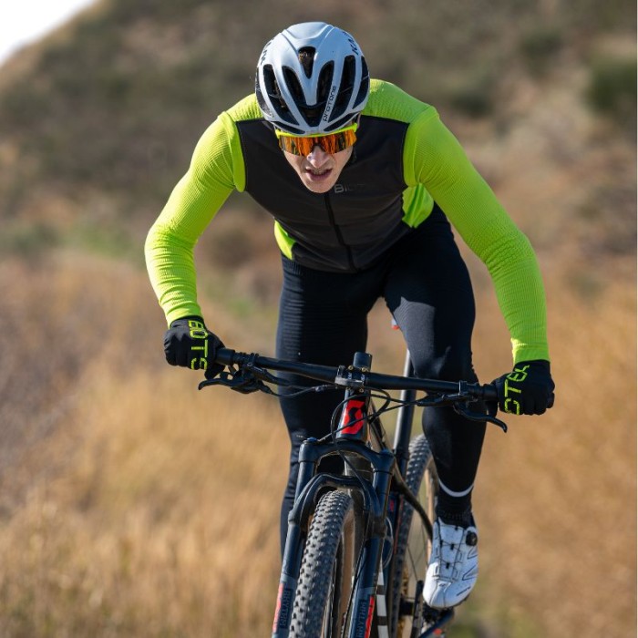 WIN Windproof jacket with removable sleeves