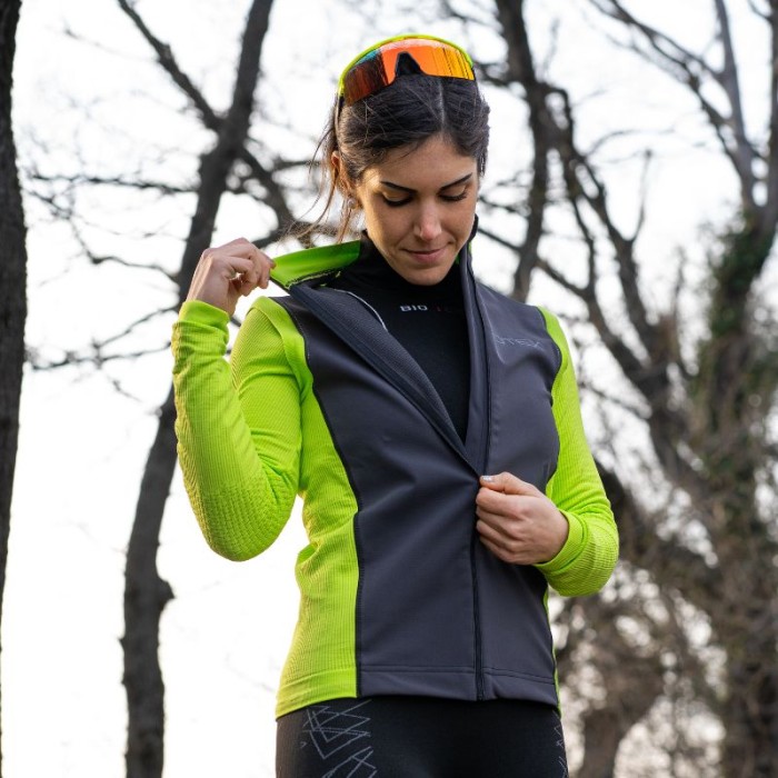 WIN Windproof jacket with removable sleeves