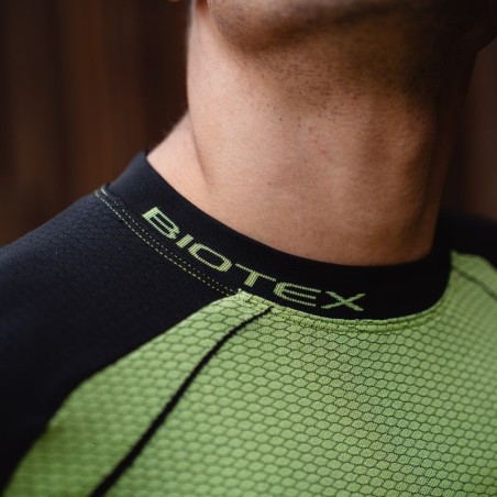 The Python Long-Sleeved Jersey keeps bodily temperature constant even on coldest days