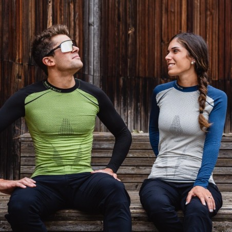 The Python Long-Sleeved Jersey keeps bodily temperature constant even on coldest days