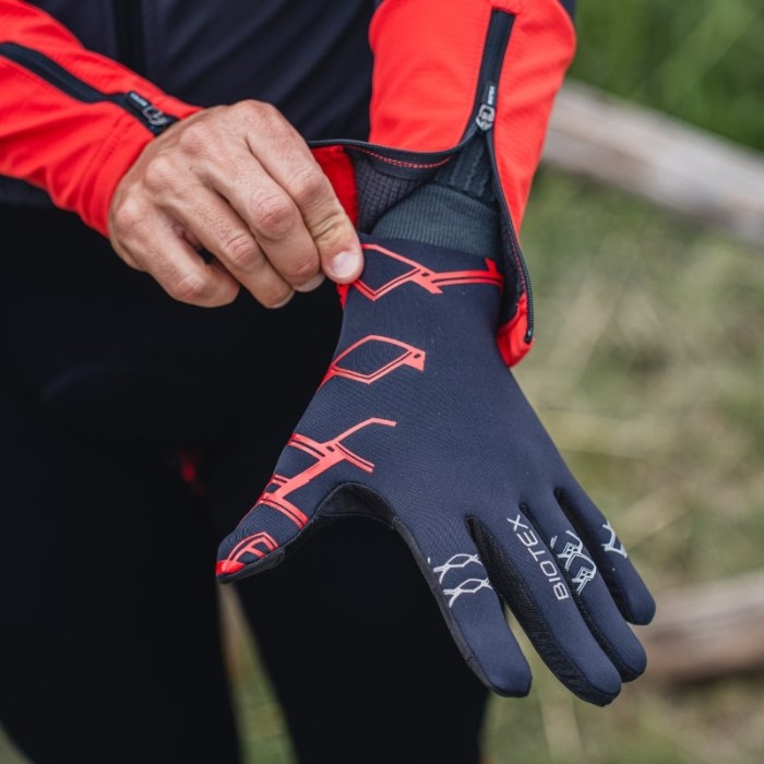 Neoprene Gloves for winter cycling with Tab Touch for smartphone