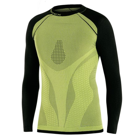 The Python Long-Sleeved Jersey keeps bodily temperature constant even on coldest days