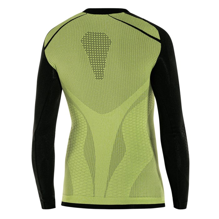 The Python Long-Sleeved Jersey keeps bodily temperature constant even on coldest days